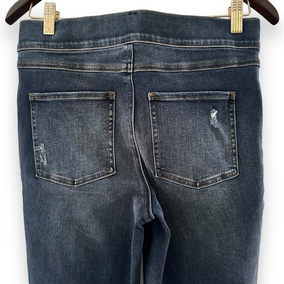 Spanx Blue Denim Distressed Skinny Jean Leggings
Stretch Size Medium High Rise - Picture 7 of 13